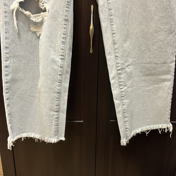 NWT Universal Thread High Rise 90s Straight Distressed Jeans Size 18 - Picture 4 of 8